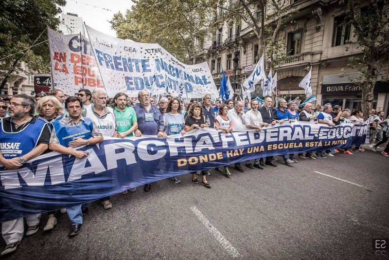 Fotografía de Estanislao Santos: Escena de la vida política en Argentina